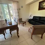 Lydia's House דירה
