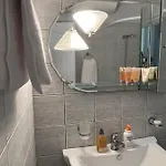 Lydia's House דירה